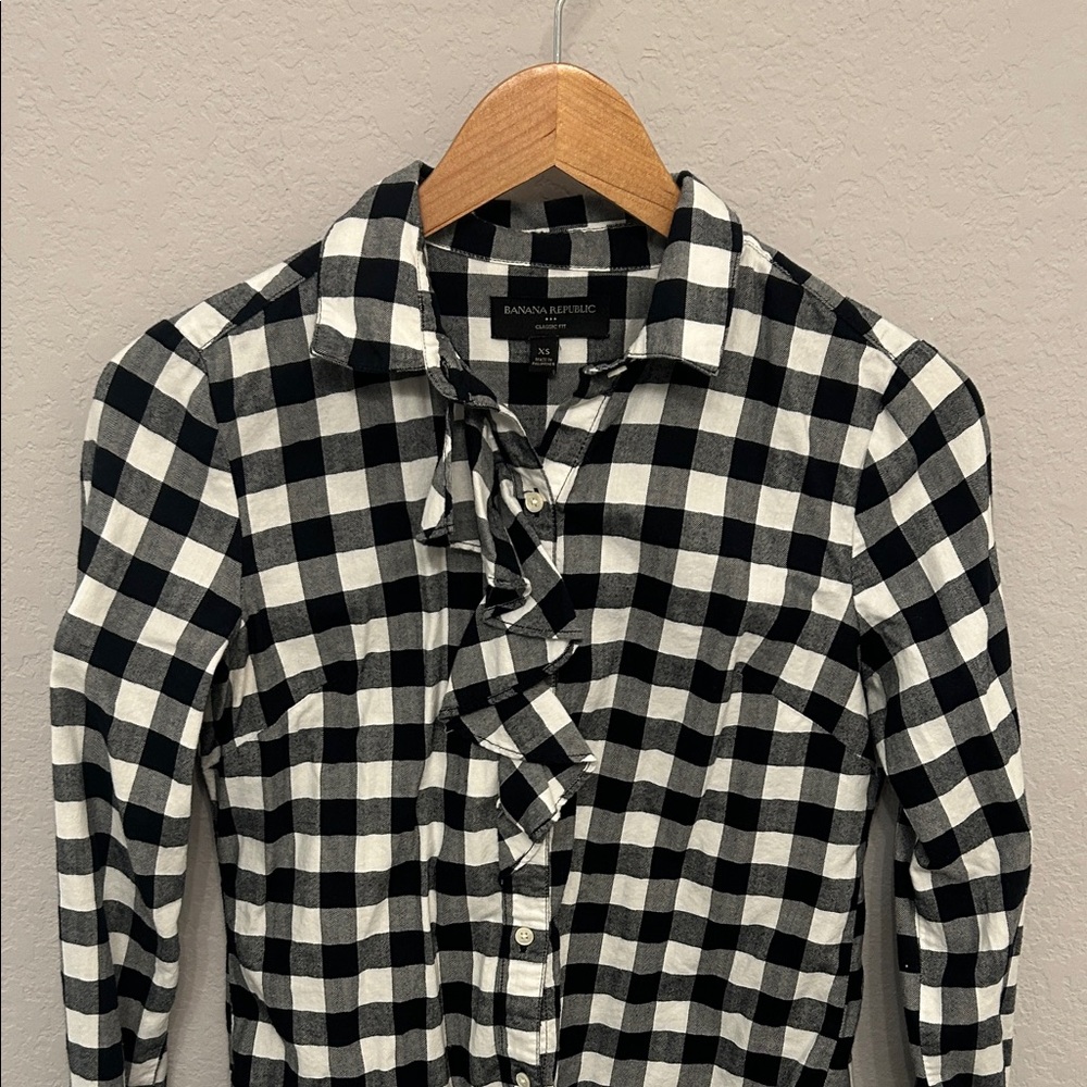 Banana Republic Black and White Gingham Ruffle Blouse - Picture 4 of 7